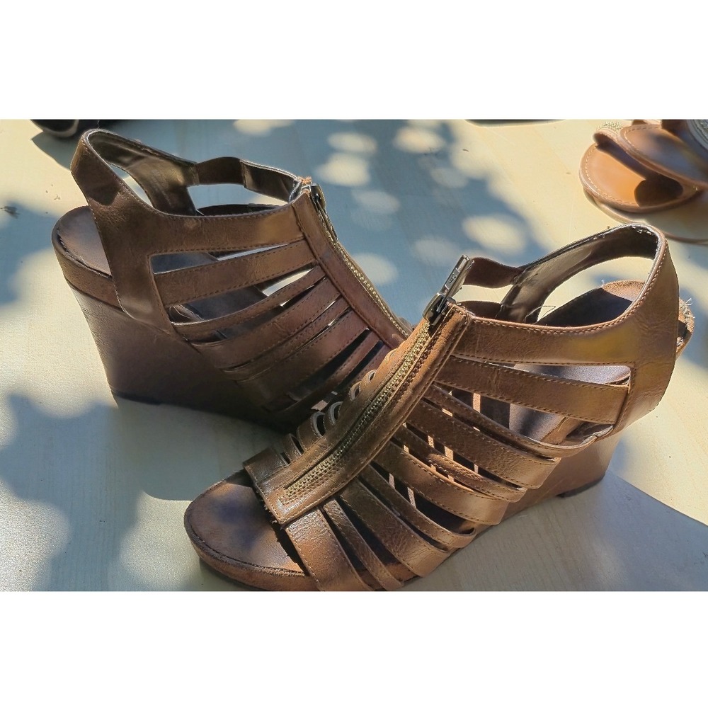 Aerosoles Womens Tan Brown Leather Strappy Cage Front Zip Wedge Sandals Size 8